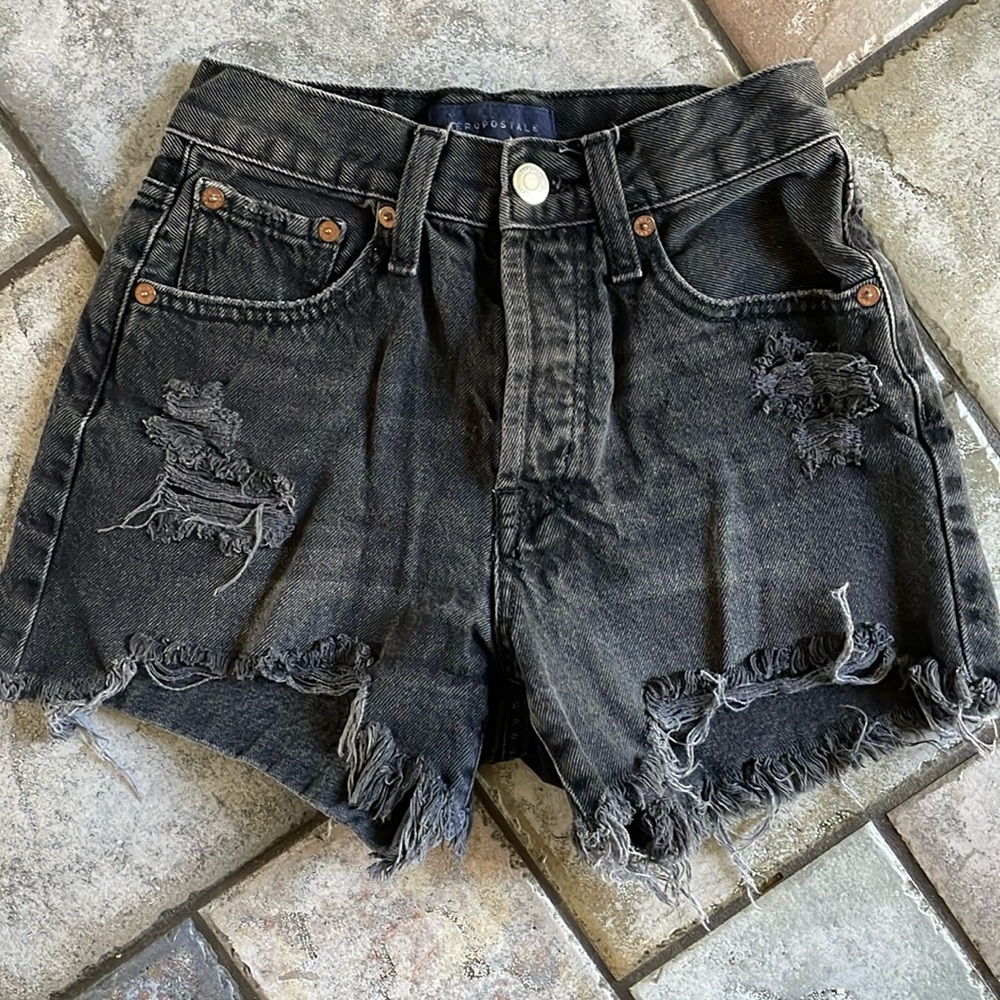 Aeropostale 905 high-rise cut off black Jean shorts size 0